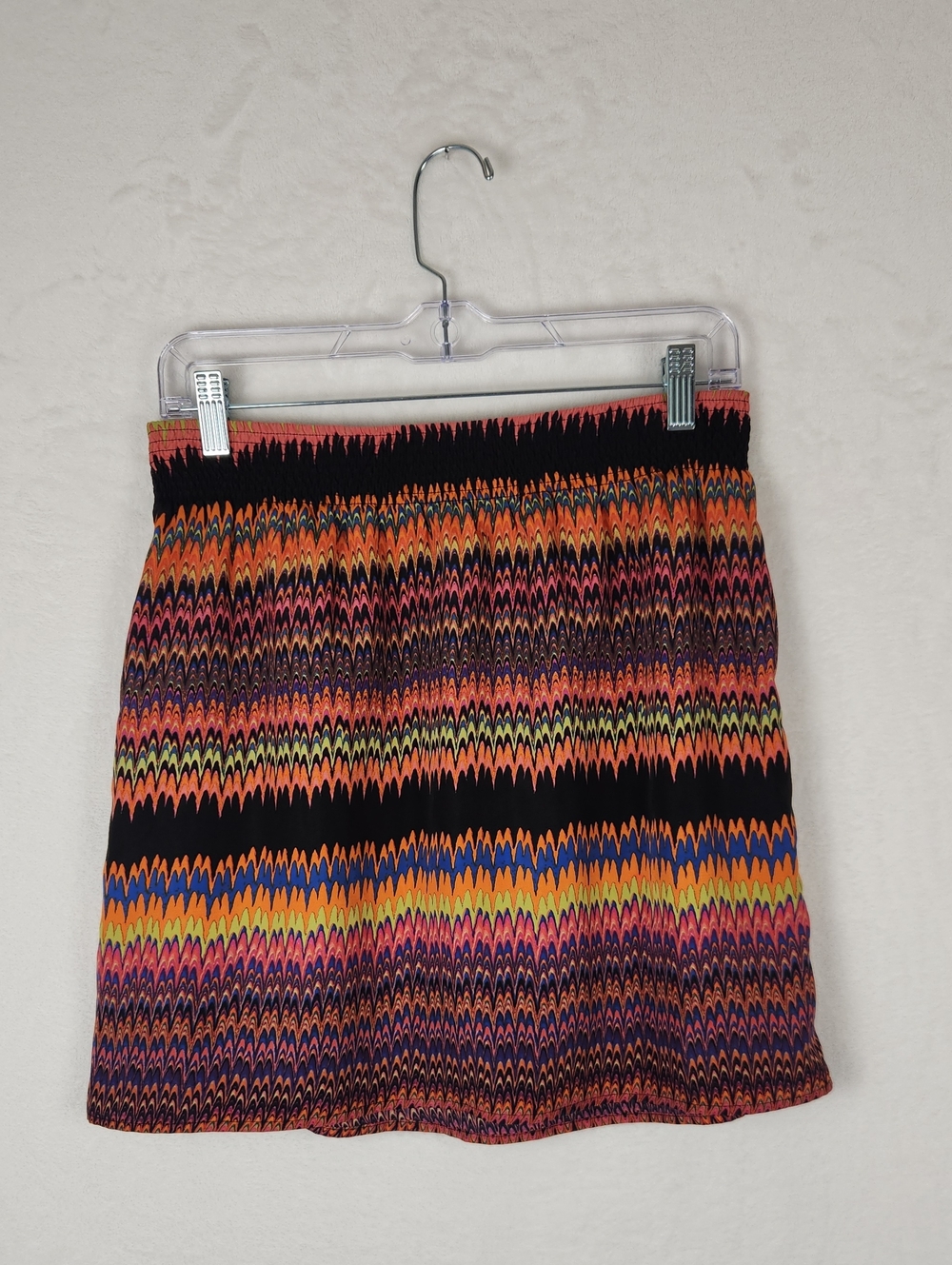 Kensie Mini Skirt Multicolor Zig Zag Pattern and Elastic Waistband Size M